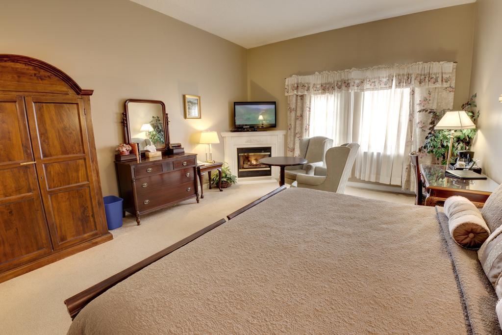 The Woodlawn Inn Cobourg Extérieur photo