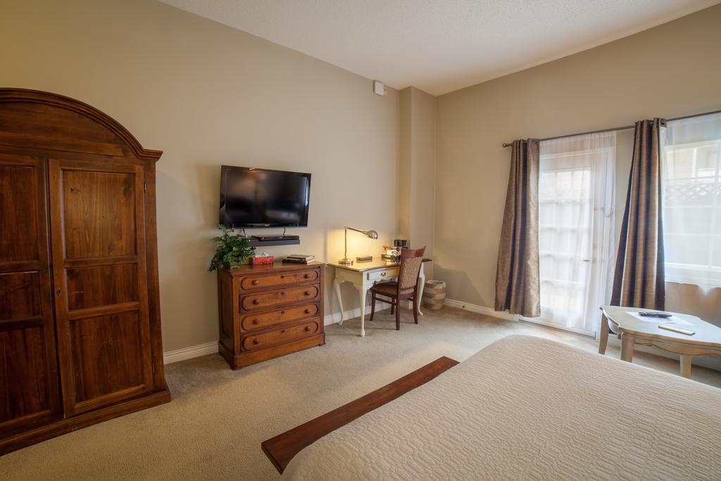 The Woodlawn Inn Cobourg Extérieur photo