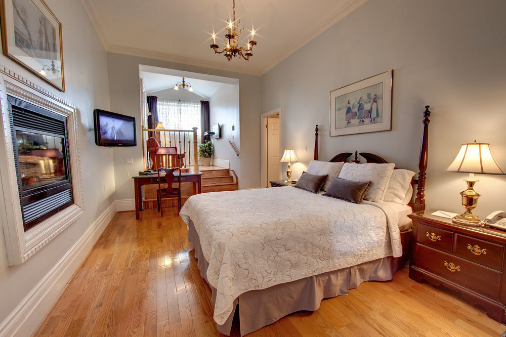 The Woodlawn Inn Cobourg Extérieur photo