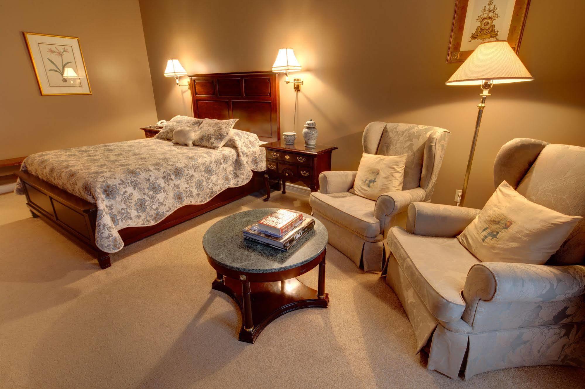 The Woodlawn Inn Cobourg Extérieur photo