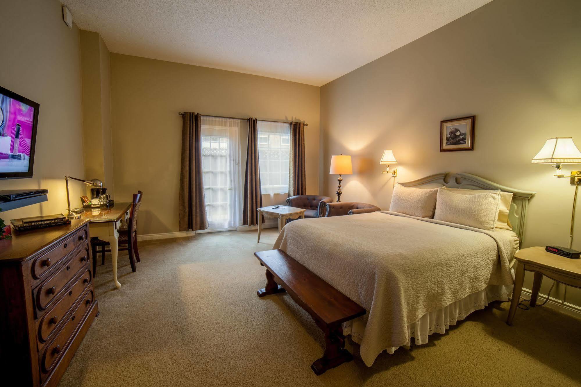 The Woodlawn Inn Cobourg Extérieur photo